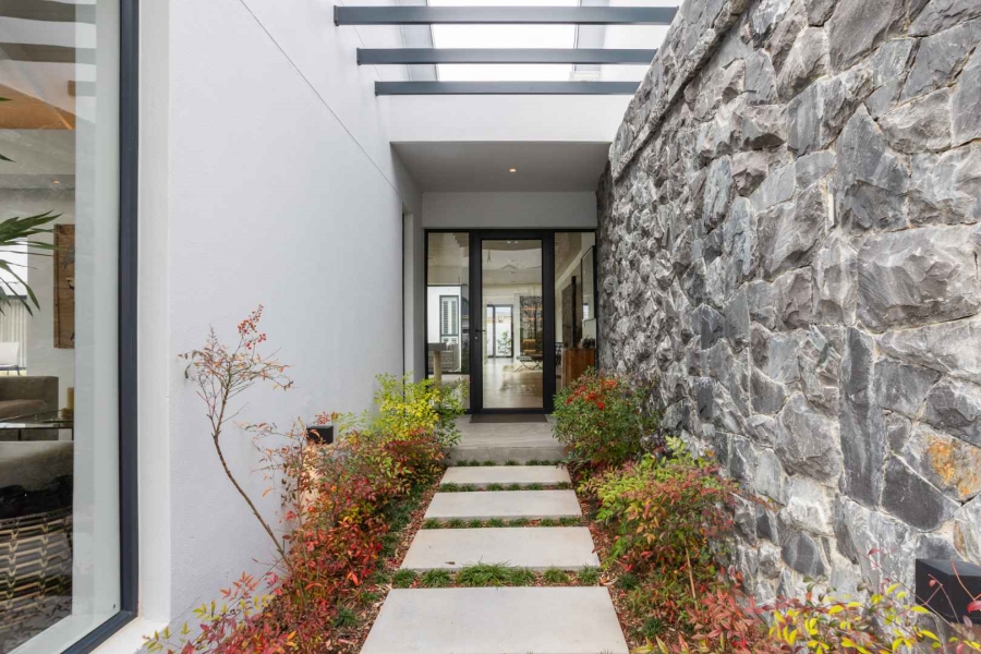 To Let 5 Bedroom Property for Rent in Val De Vie Estate Western Cape